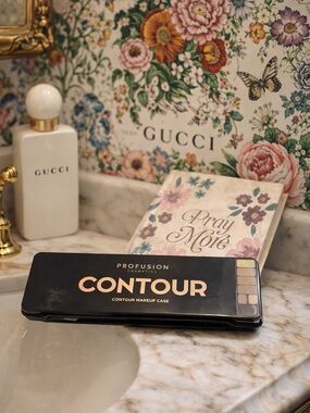 Profusion Cosmetics 6 Shade Contour Palette + Brush Contour Makeup Case Kit